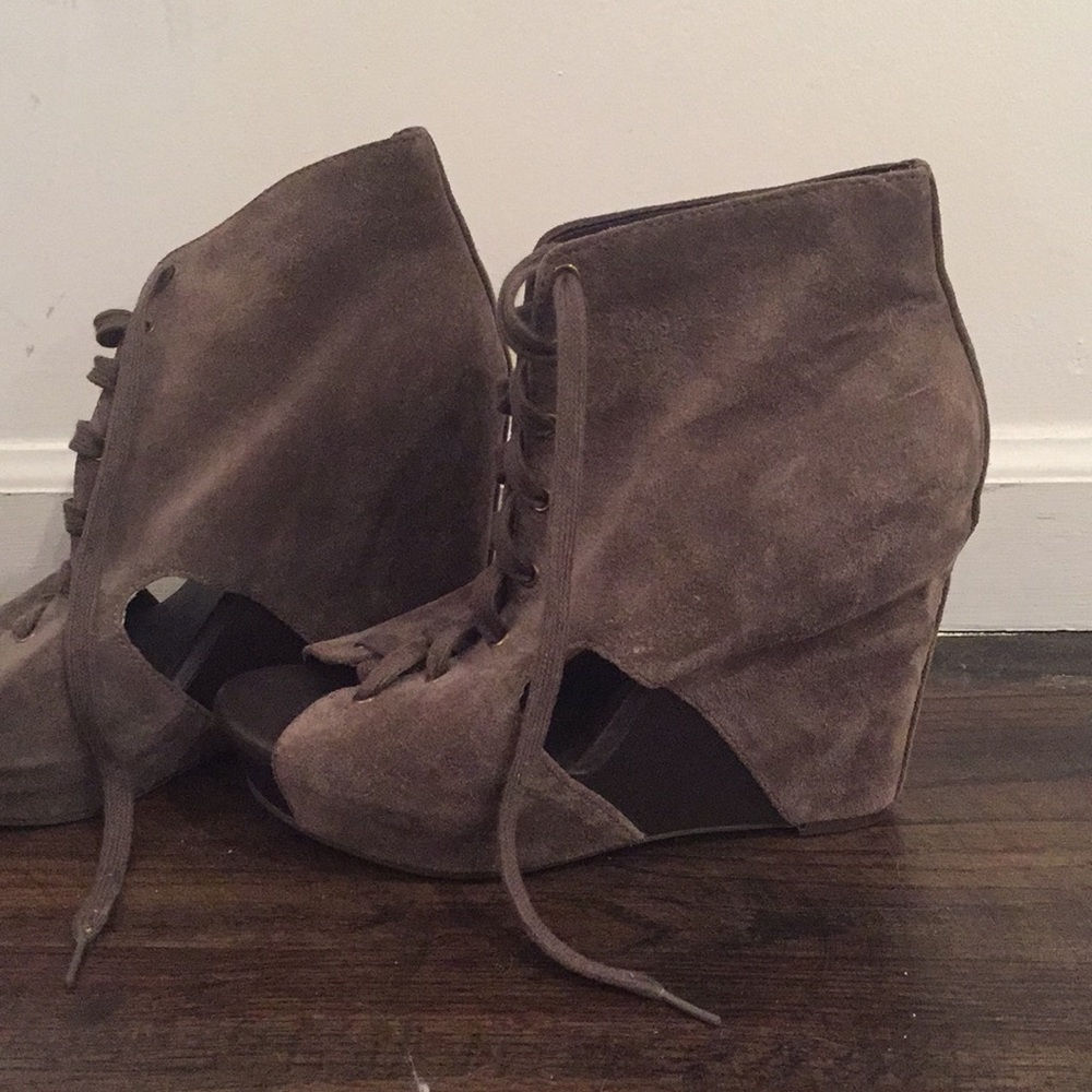 Lucky brand grey heels